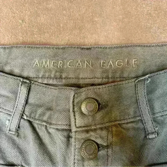 American Eagle Size 4. Button Fly Front. Green. Front pockets - Picture 4 of 9